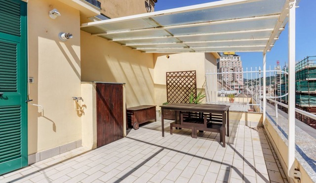 GuestHost - Comfortable 100 sqm apartment, accommodating up to 6 people, located on the sixth floor of a building with an elevator (NOT accessible to disabled guests).The property is located in the residential neighborhood of Carignano, a quiet and well- in Genoa
