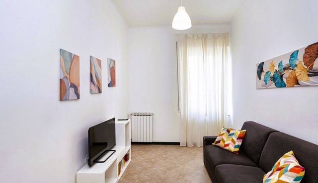 GuestHost - Cozy 80 sqm apartment, ideal for 5 people, located on the fifth floor of a building with a lift (NOT suitable for disabled people).The property is located in a residential area of ​Genoa, well served and complete with all comforts. The l in Genoa