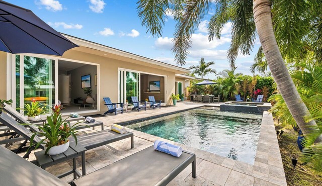 Heated Pool, Modern Spacious Waterway Home Offering Comfort, Style & Total Relaxation! in Wilton Manors