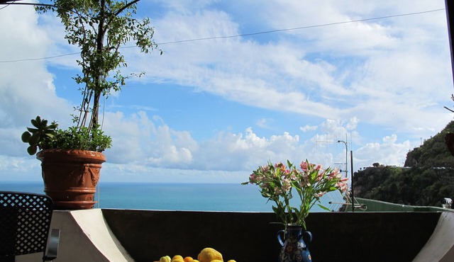 historical 5-room-apt. with spacious terrace, fantastic ocean view & grand piano in Positano
