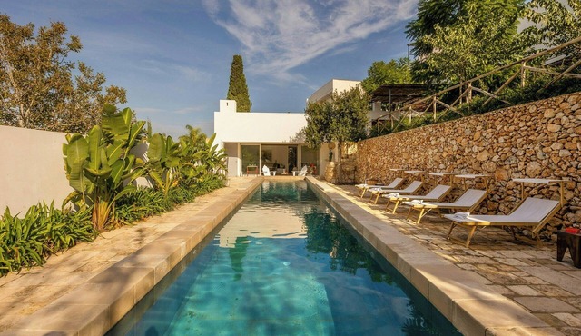 Historical palace with pool in Apulia