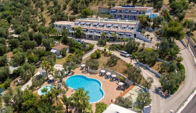 Holiday complex with pool, 5 minutes from the beach, panoramic sea views