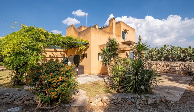 Holiday Home 'A Few Minutes from the Sea' with Large Fenced Garden, Wi-Fi & Air Conditioning