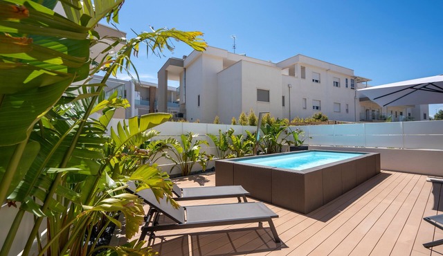 Holiday Home 'Casa Exuma with Private Pool' with Private Pool, Wi-Fi and Air Conditioning