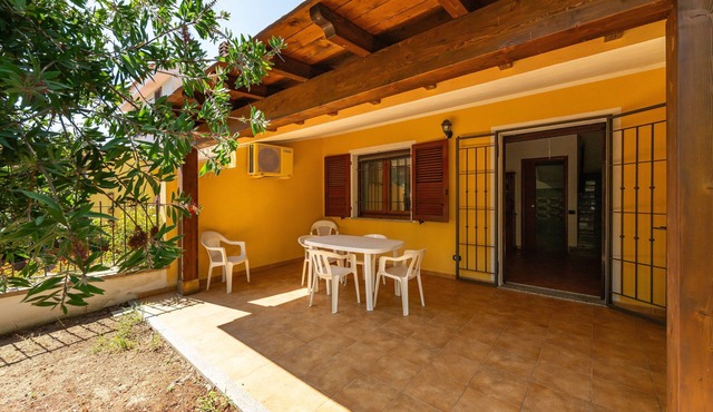 Holiday Home 'Casa Giuliana' with Shared Terrace, Private Garden and Air Conditioning in Porto Pino