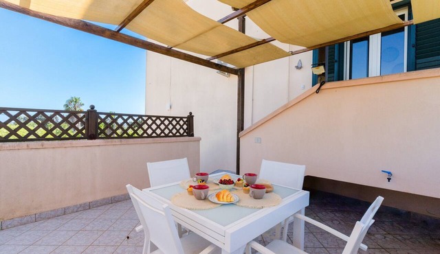 Holiday Home 'Garden Terrace Apartment Gallipoli' with Private Terrace, Shared Garden and Wi-Fi