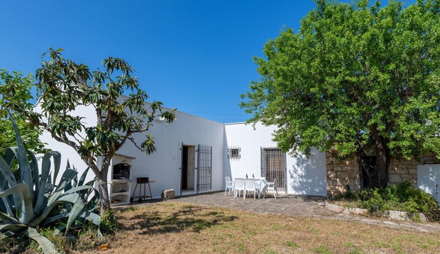 Holiday Home 'Trullo Giovanni' with Private Garden, Wi-Fi and Air Conditioning