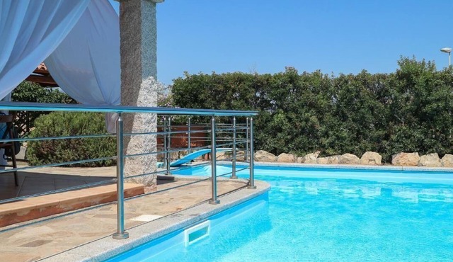 House in Budoni with swimming pool and private parking