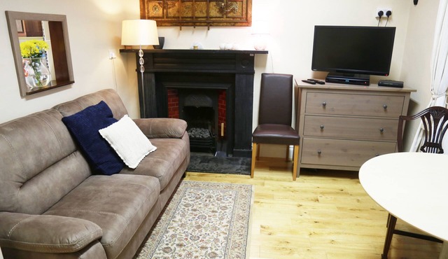 Perfect! for doing Galway City - sleeps 2+, walk everywhere. in Devon Place The Crescent Galway City