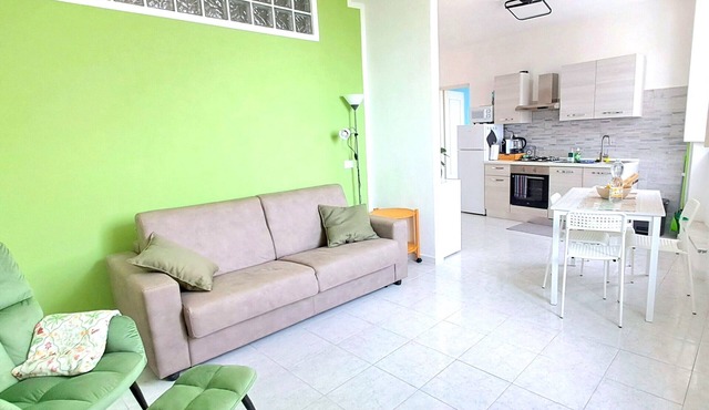 In quiet area, overlooking with sea view, 10 minutes from downtown and the sea in Livorno