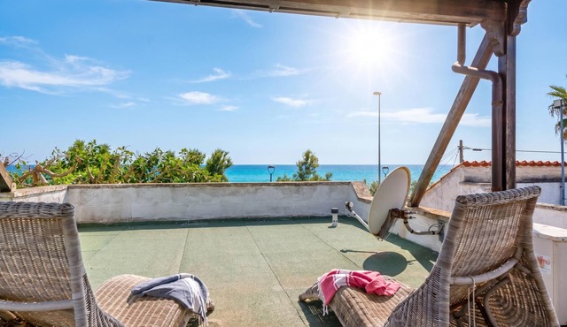 Kallisti Beach House With Private Garden