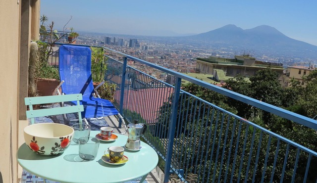 Large panoramic apartment - half way Center/Vomero district in Napoli