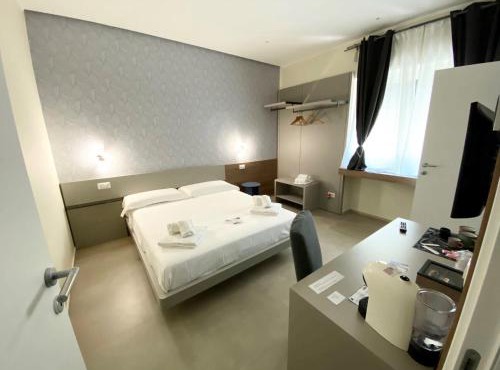 Levante apartment and room