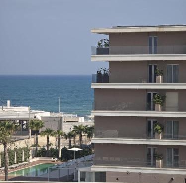 Levante Land & Sea