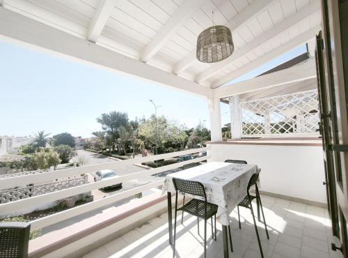 Lido Marini Casa Ornella by the sea in Villaggio Rosa