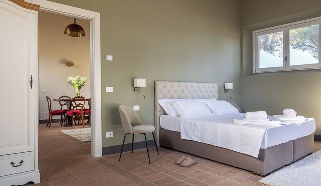 Lovely apartment in villa for 6 guests with pool, WIFI and TV, close to Greve In Chianti