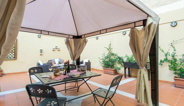 Lovely apartment for 4 guests with WIFI, A/C, TV, terrace and pets allowed in Rome