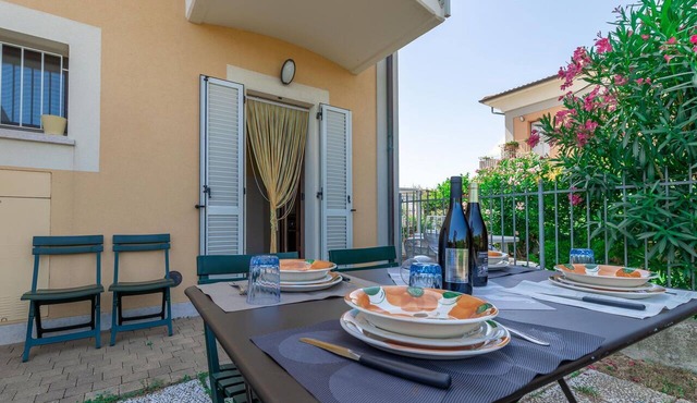 Lovely apartment for 4 guests with WIFI, TV and patio, close to Porto Recanati in Loreto