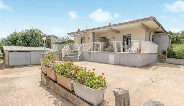 Lovely home in Modica with house sea view in Modica