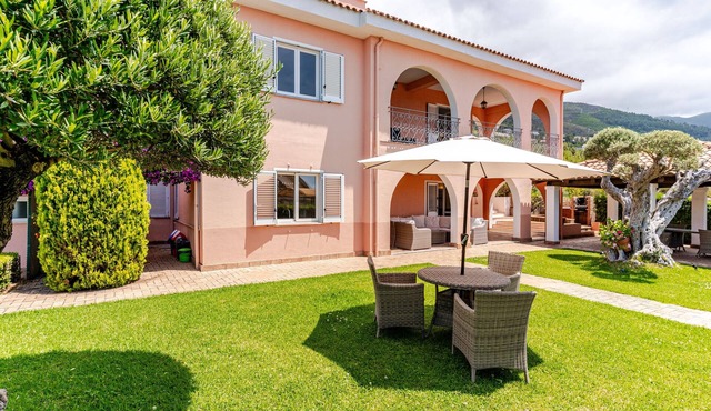 Luxurious Villa Capri with Ocean View and Pool
