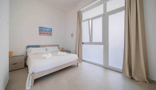 Madame Lù - Easy Parking - By ENJOYPUGLIA