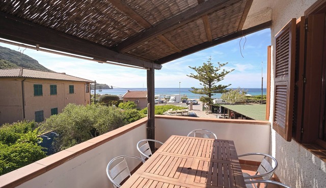 Margherita-1: large apartment, wonderful sea view of Giglio Campese. in Giglio Campese