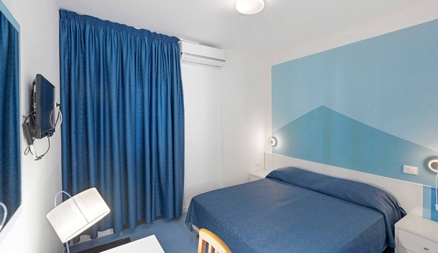Marina Living Rooms – Economy Double Room with Shared Pool, Wi-Fi and Air Conditioning