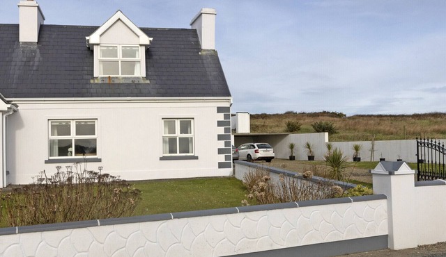 Matthews Traditional Holiday Cottage in Doonbeg