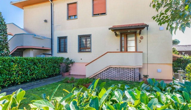 Nice apartment for 4 guests with WIFI, A/C, TV and patio in Rosignano Marittimo