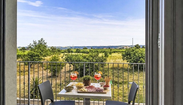 Nice apartment for 5 people with WIFI, A/C, TV, balcony, pets allowed and panoramic view