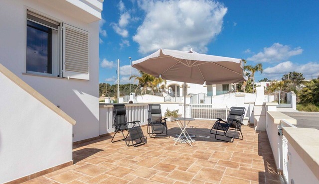 Nice apartment in villa for 4 guests with A/C, TV, patio and pets allowed