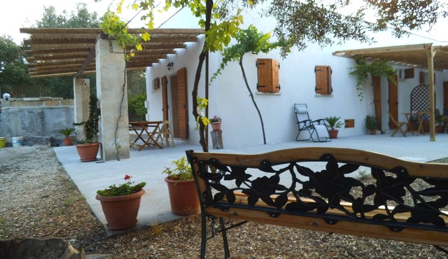 OLIVE GROVE RESIDENCE IN SALENTO, IN THE COUNTRYSIDE A FEW KM FROM THE SEA
