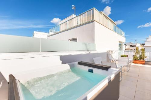 Penthouse Leukos + Jacuzzi by Salento Prime