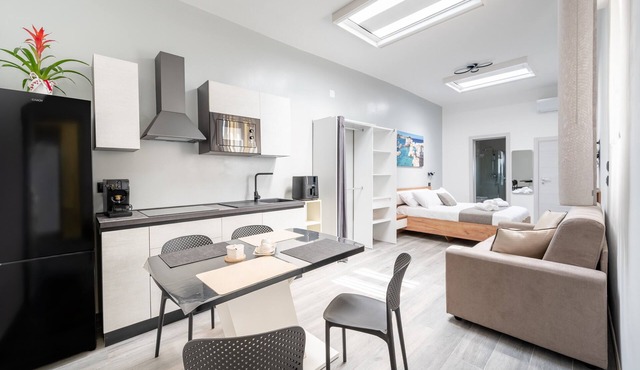'Piazza Pertini - Apartment Perla' with Wi-Fi and Air Conditioning