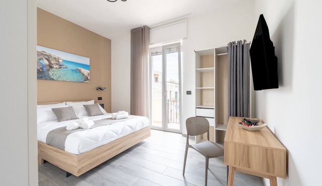 Piazza Pertini – Apartment and Rooms in Melendugno with Wi-Fi and Air Conditioning