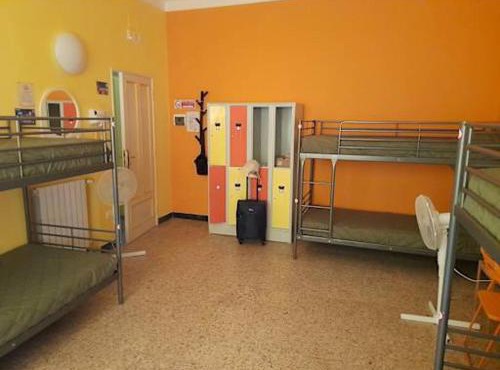 pisa train station hostel in Pisa