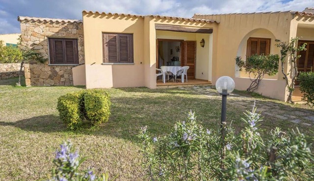 Residence Baia Sant'Anna with swimming pool and two bathrooms BudoniRentals