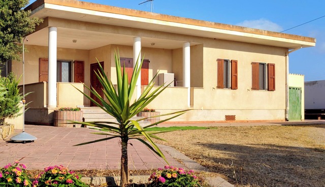 Residenza I Filari: a villa surrounded by greenery.