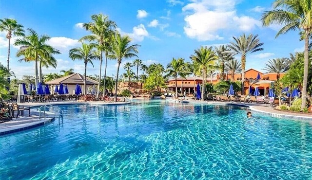 Resort Style Development w/Pool Tiki Bar - Sleeps 6 in Fort Myers