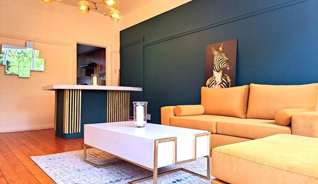 Secure Modern 2 bed - excellently located in Cape Town