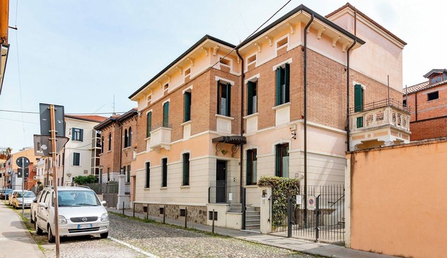 Spacious elegant central apartment, 10 minutes from Prato della Valle in Padova