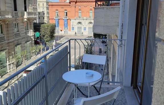 Spazio Sette a vista sul teatro Petruzzelli