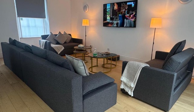 Squarezzz - Group Accommodation in Edinburgh