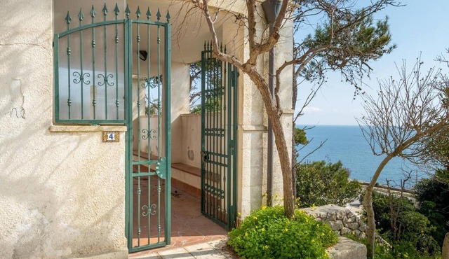 Studio Apartment 'Monolocale - Rosa Sea View in Villa' with Sea View, Wi-Fi & Air Conditioning