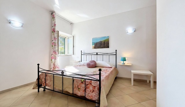 Studio Apartment 'Francesca, Mono Standard A' with Shared Terrace, Wi-Fi and Air Conditioning