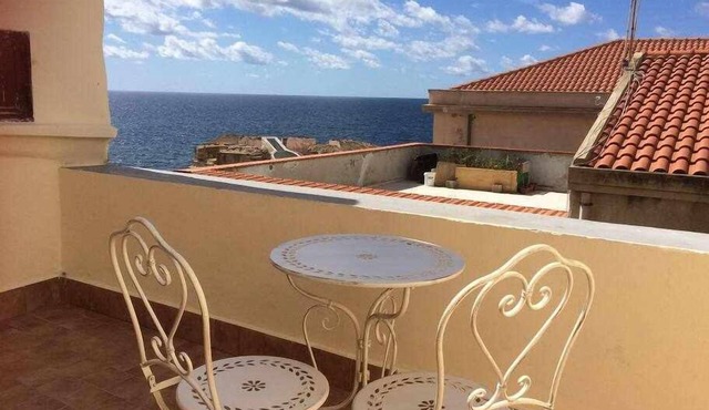 Studio apartment in the Old Town "Donzella"