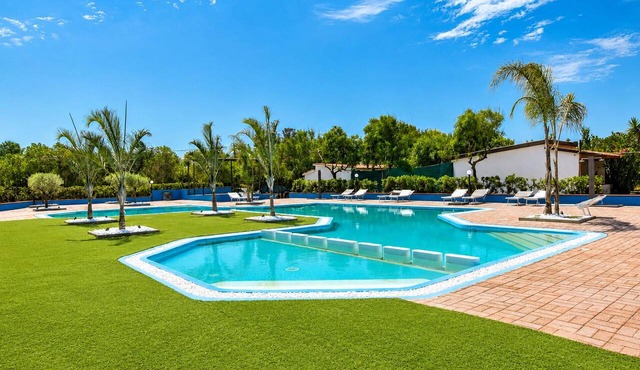 Stunning home in Nicotera Marina with outdoor swimming pool