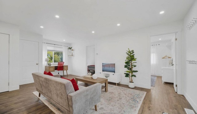 Stylish Main Floor Suite | Near Downtown Kitchener in Kitchener