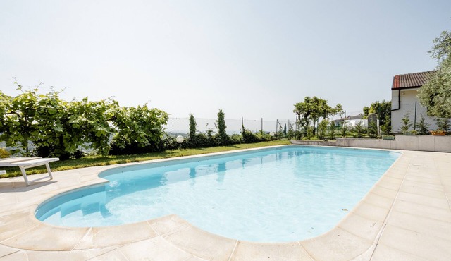 Suite Al Pian Apartment with Private Pool, Wi-Fi, and Air Conditioning