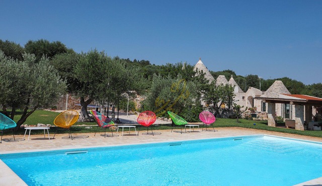 TD Trulli della Magnolia Trulli w/Amazing Garden